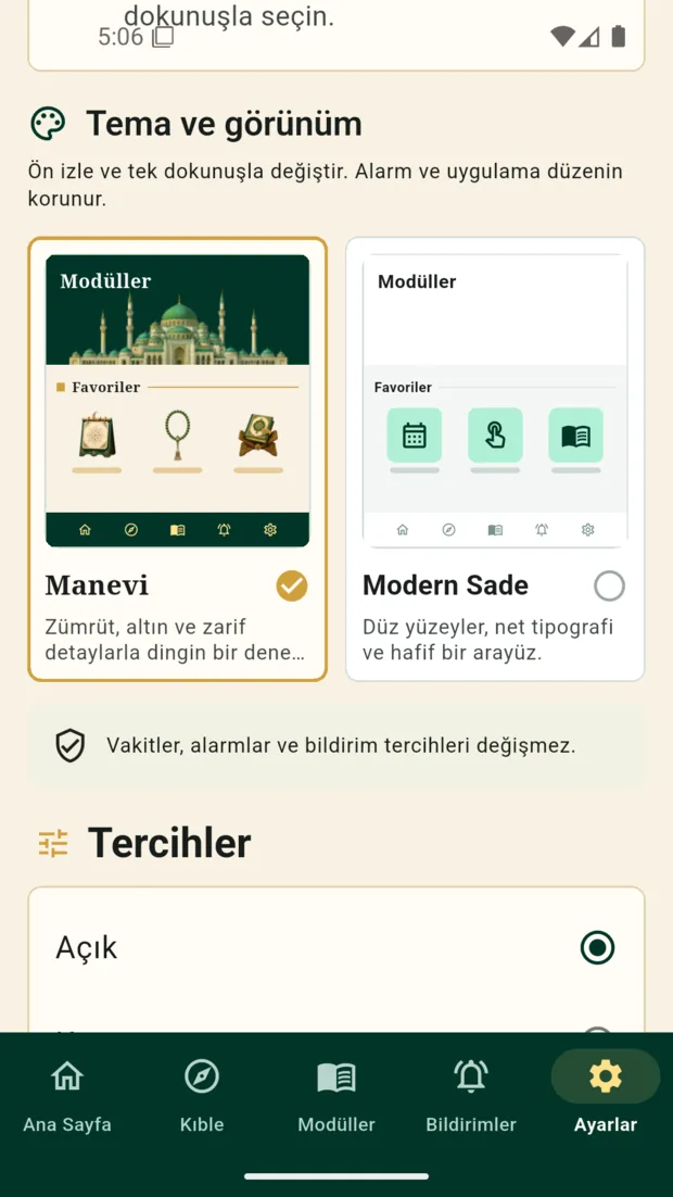 Ayarlar ekranında Manevi ve Modern Sade temaları arasında seçim.